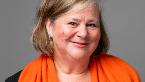 Portraitfoto von Erika Bsuchner